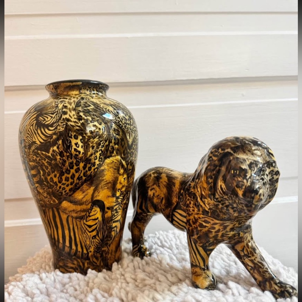 Wildlife Pattern Ceramic Vase and Lion Figurine